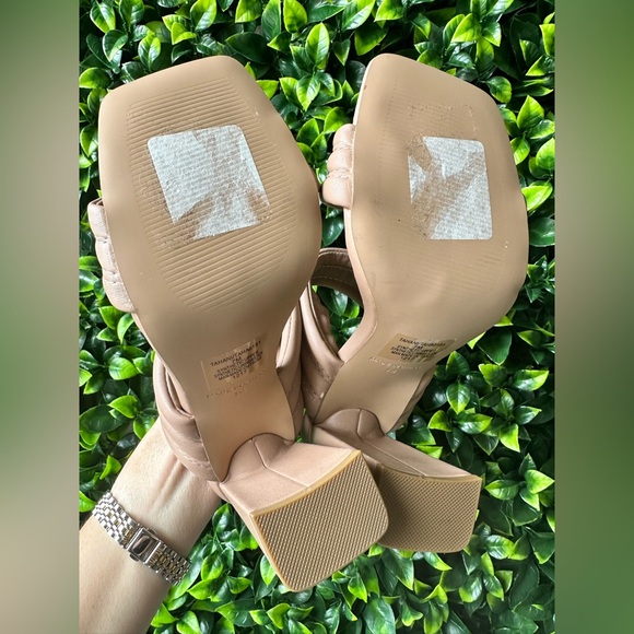 Steve Madden Chunky Heel Sandals NWOT - Picture 10 of 12
